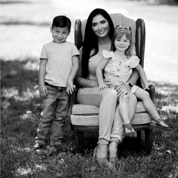 Meet your Posher, Lorie
Definitely Preloved 😬💜 - Picture 2 of 2